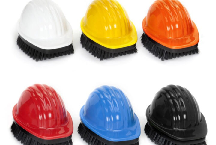 Brosse en forme de casque de chantier