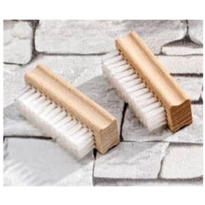 Brosse à ongles avec manche en bois